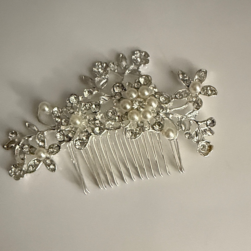 Elegant Silver Floral Hair Comb